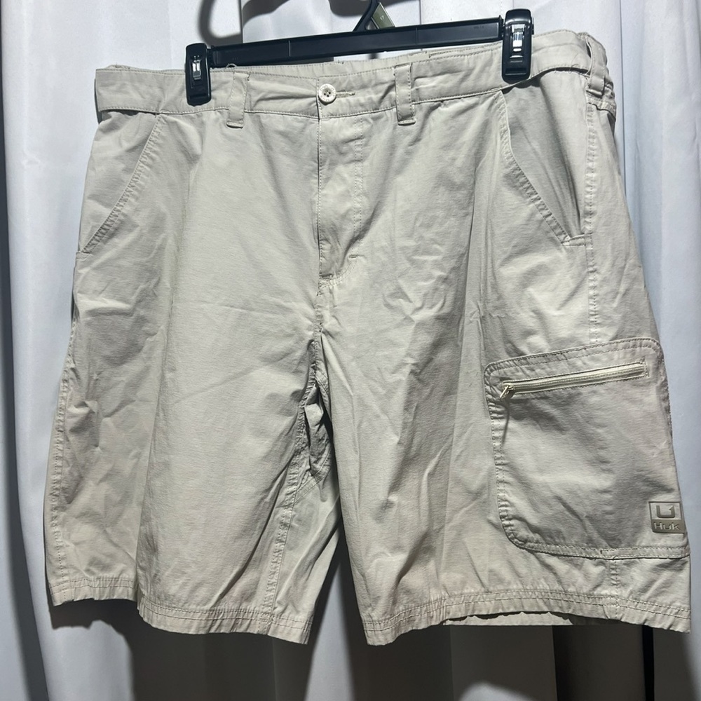 Huk Men's Light Tan Cargo Shorts - Picture 2 of 6